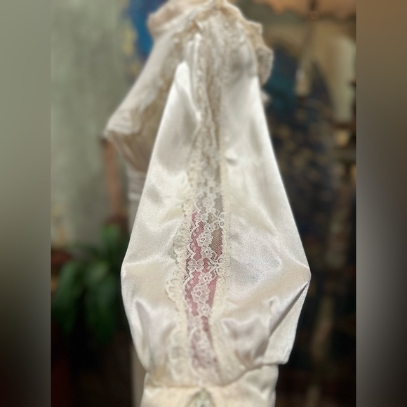 EUC vintage 1970’ victorian Gunne Sax gown 
 Elegant Cream Lace. - Picture 9 of 14